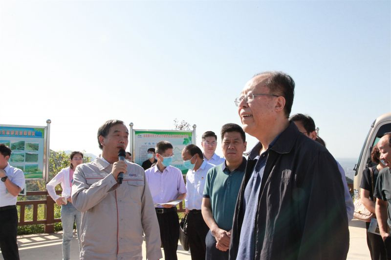 
				   
					河南省人大常委會(huì)黨組副書記、副主任馬懿一行到洛陽黃河同力調(diào)研
				 